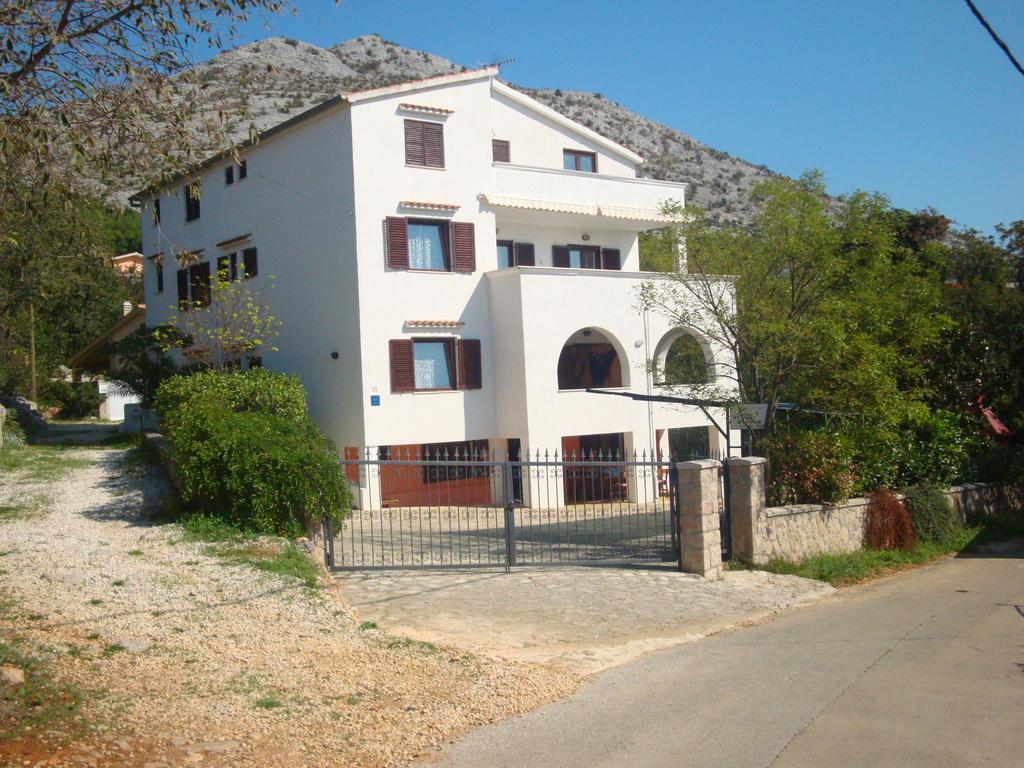 Apartments Vukelić Starigrad Paklenica Buitenkant foto