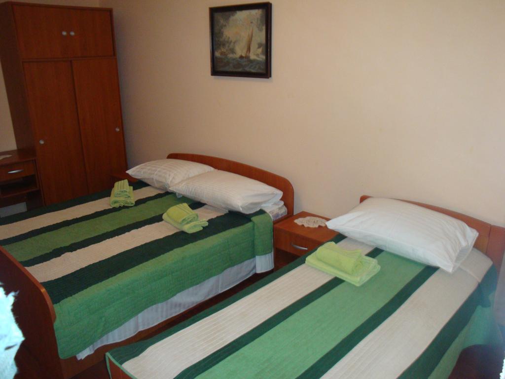 Apartments Vukelić Starigrad Paklenica Buitenkant foto
