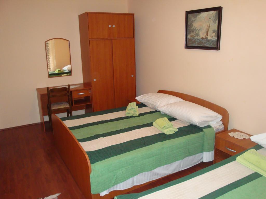 Apartments Vukelić Starigrad Paklenica Buitenkant foto