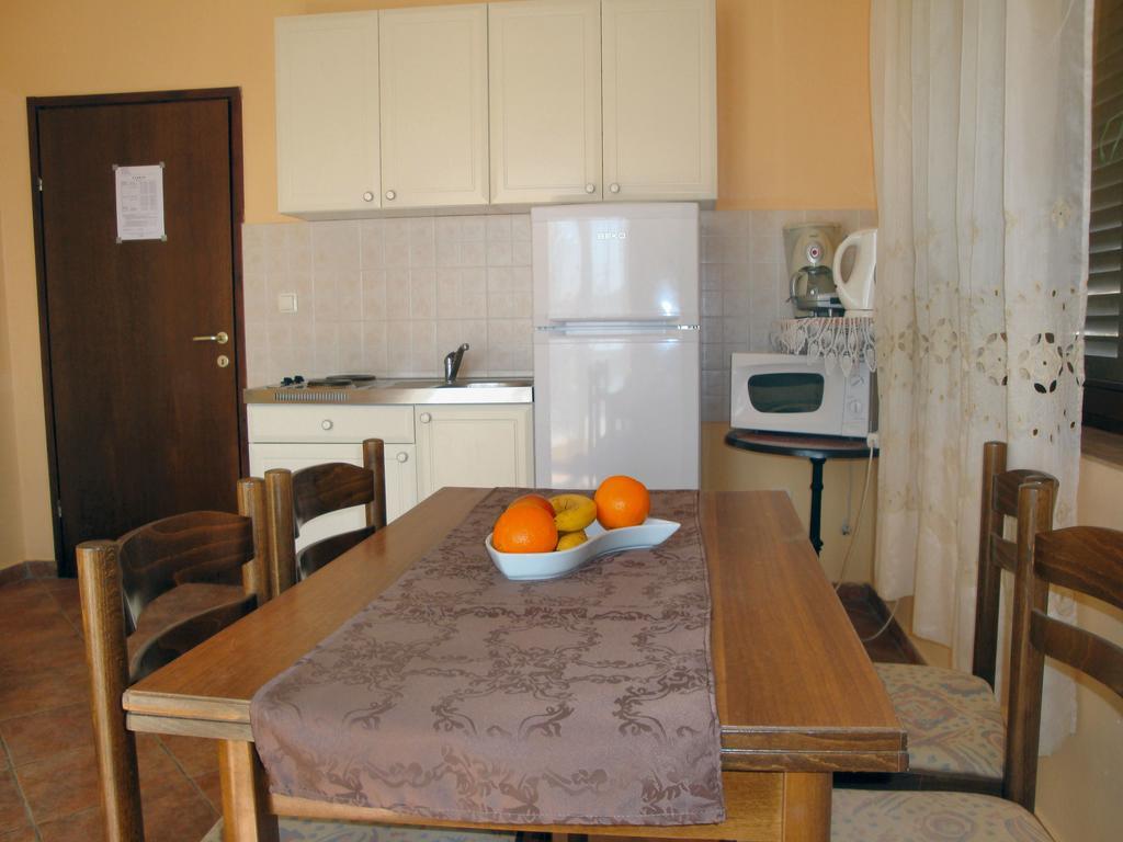 Apartments Vukelić Starigrad Paklenica Buitenkant foto