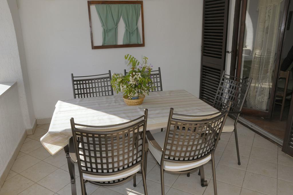 Apartments Vukelić Starigrad Paklenica Buitenkant foto