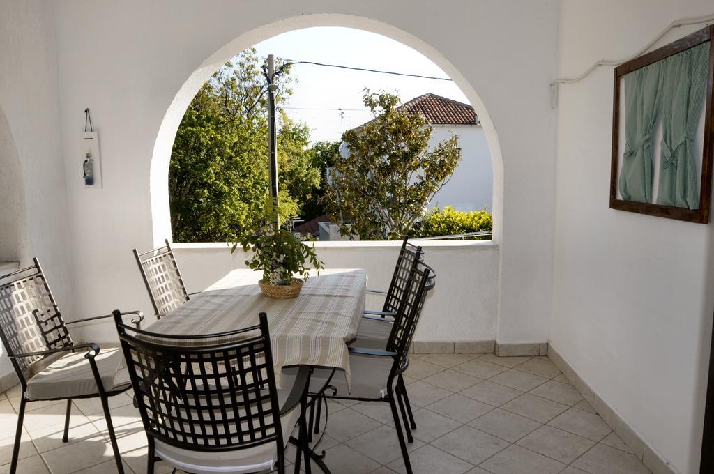 Apartments Vukelić Starigrad Paklenica Buitenkant foto