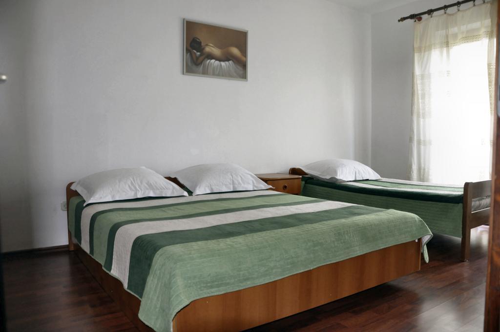 Apartments Vukelić Starigrad Paklenica Buitenkant foto