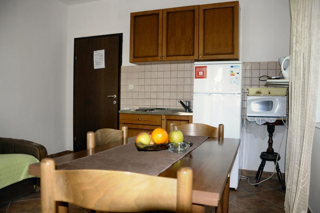 Apartments Vukelić Starigrad Paklenica Buitenkant foto