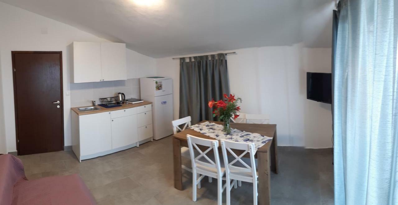 Apartments Vukelić Starigrad Paklenica Buitenkant foto