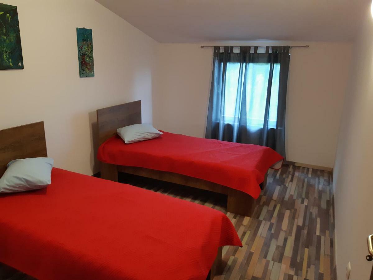 Apartments Vukelić Starigrad Paklenica Buitenkant foto