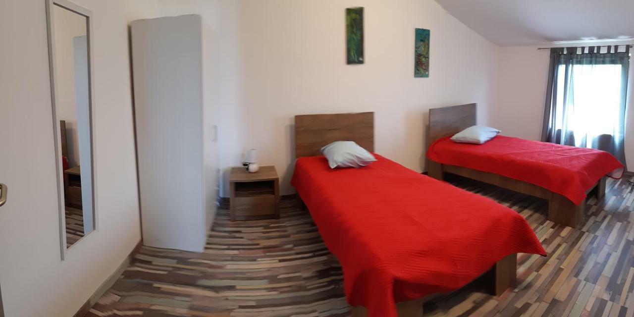 Apartments Vukelić Starigrad Paklenica Buitenkant foto