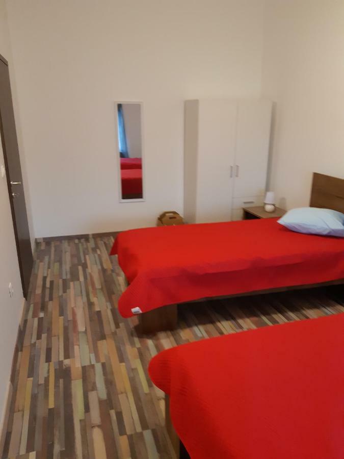 Apartments Vukelić Starigrad Paklenica Buitenkant foto