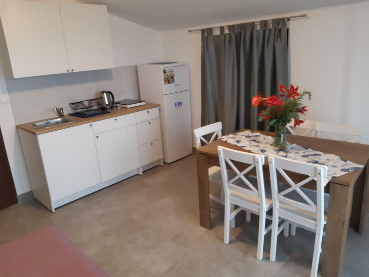 Apartments Vukelić Starigrad Paklenica Buitenkant foto
