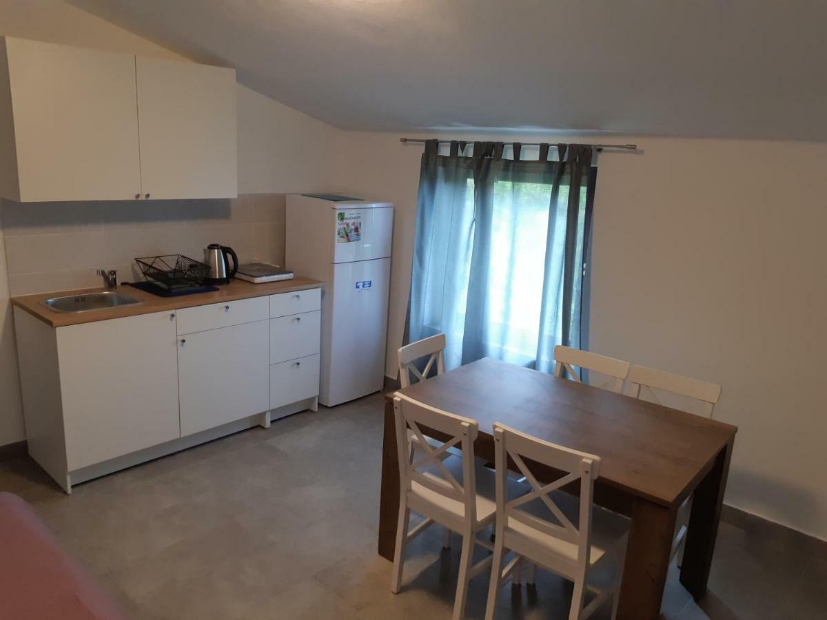 Apartments Vukelić Starigrad Paklenica Buitenkant foto