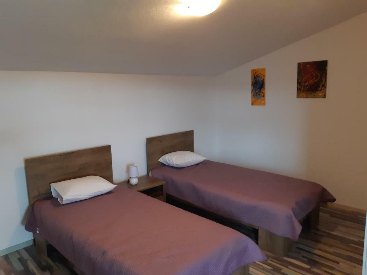 Apartments Vukelić Starigrad Paklenica Buitenkant foto