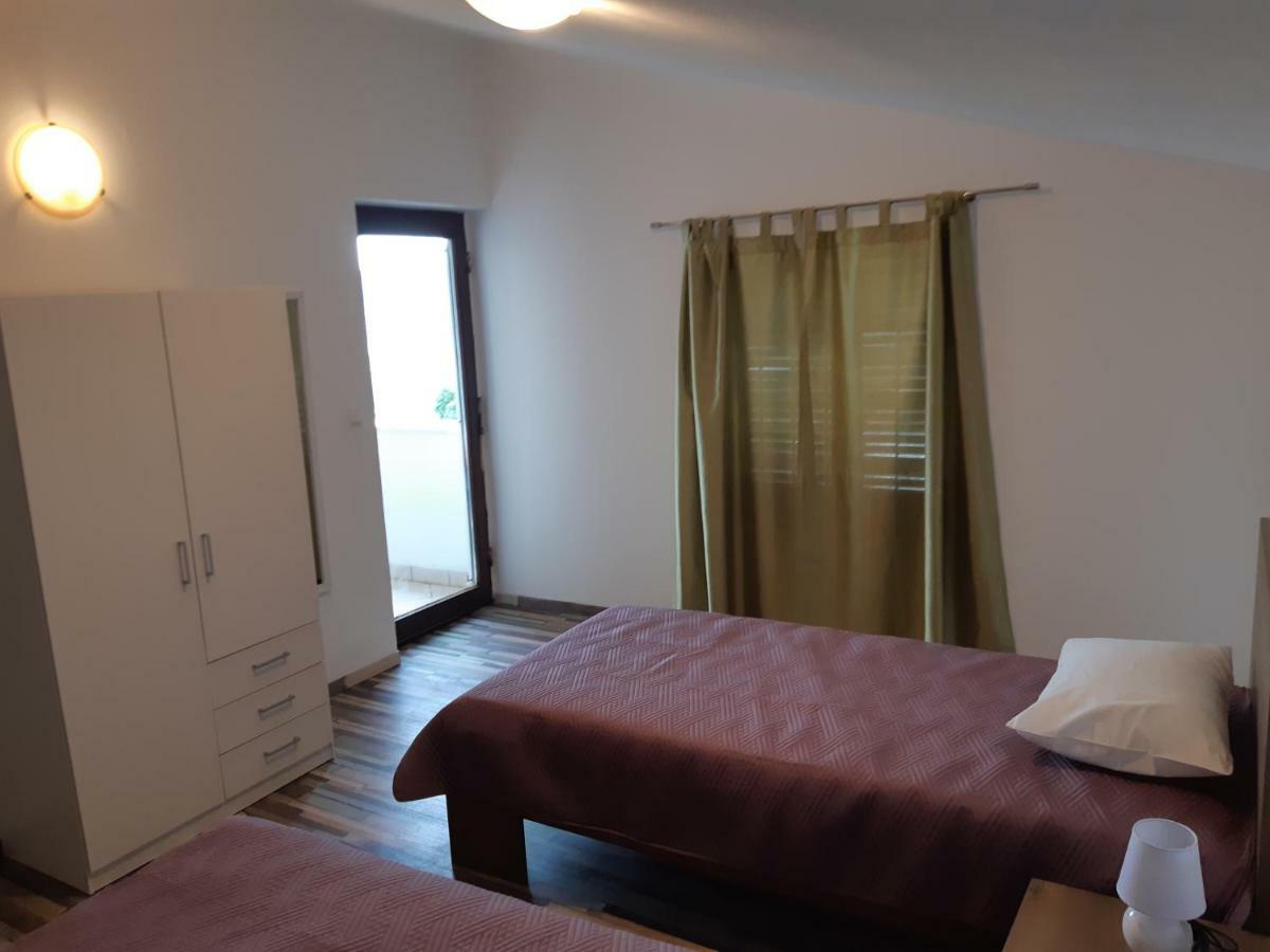Apartments Vukelić Starigrad Paklenica Buitenkant foto