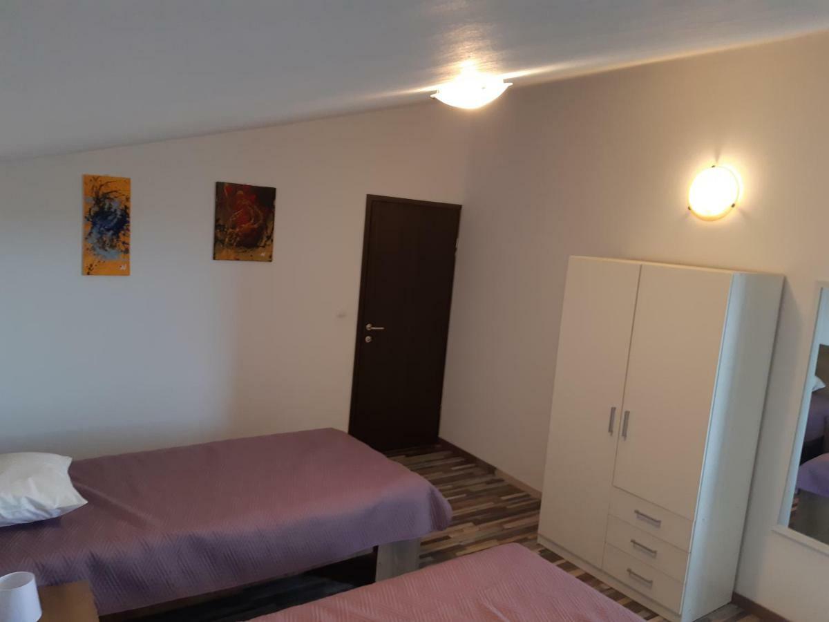 Apartments Vukelić Starigrad Paklenica Buitenkant foto